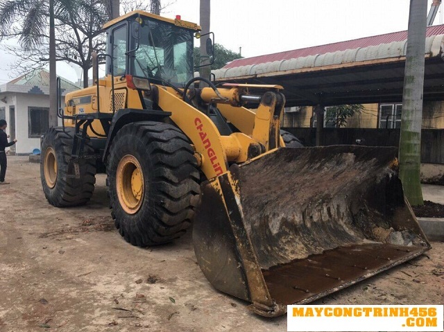 Bán xúc lật cũ gầu 3 m3 Changlin 955 năm 2013