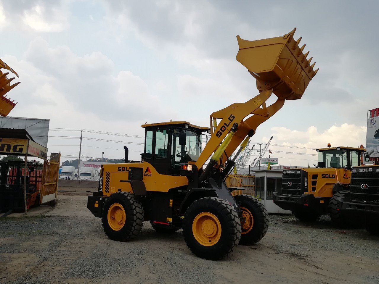 MÁY XÚC LẬT SDLG LG933L GẦU 1,8 M3. GIÁ RẺ NHẤT THỊ TRƯỜNG