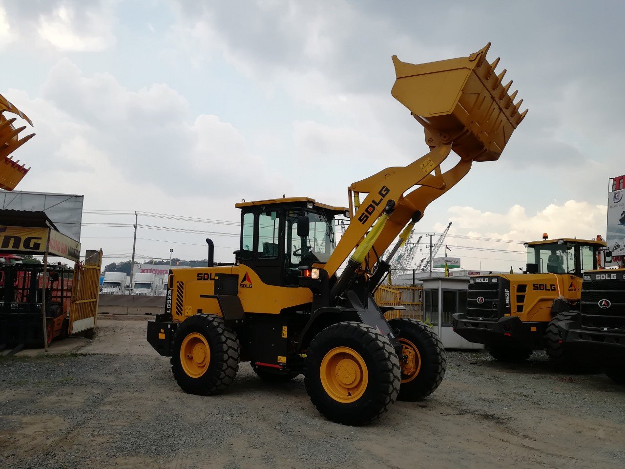 MÁY XÚC LẬT SDLG LG933L GẦU 1,8 M3. GIÁ RẺ NHẤT THỊ TRƯỜNG