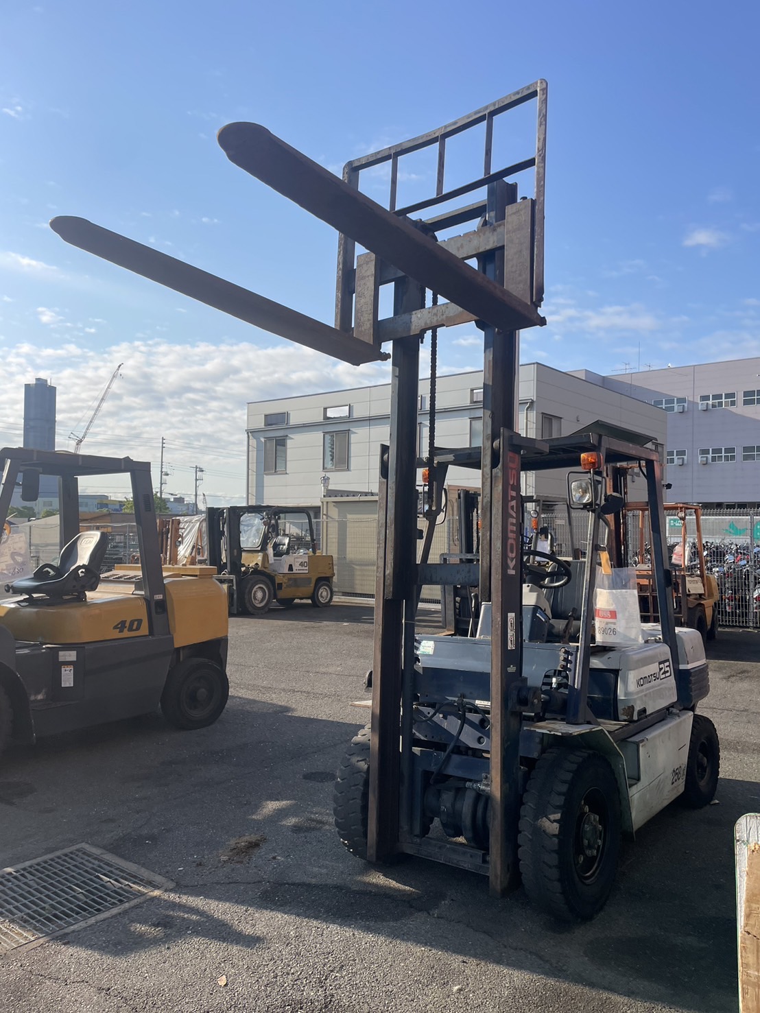 Xe nâng 2,5 tấn Komatsu FD25-11 số sàn