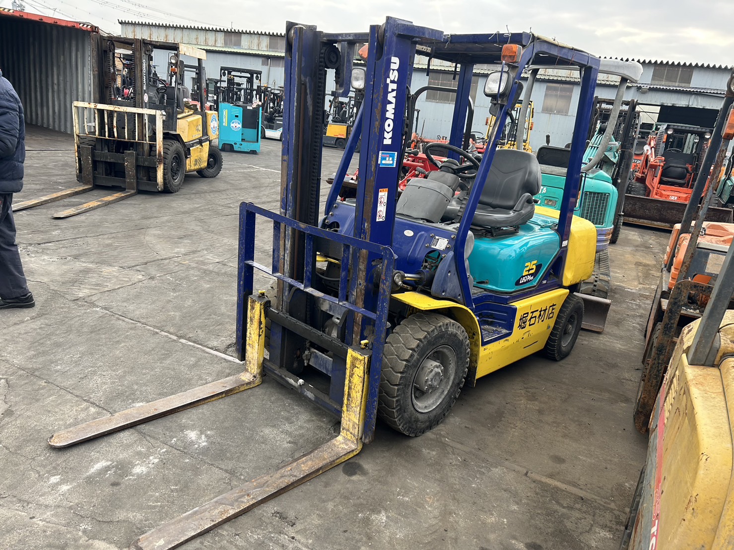 XE NÂNG DẦU KOMATSU FD25C-14 560013  Hotline: 096.235.1368