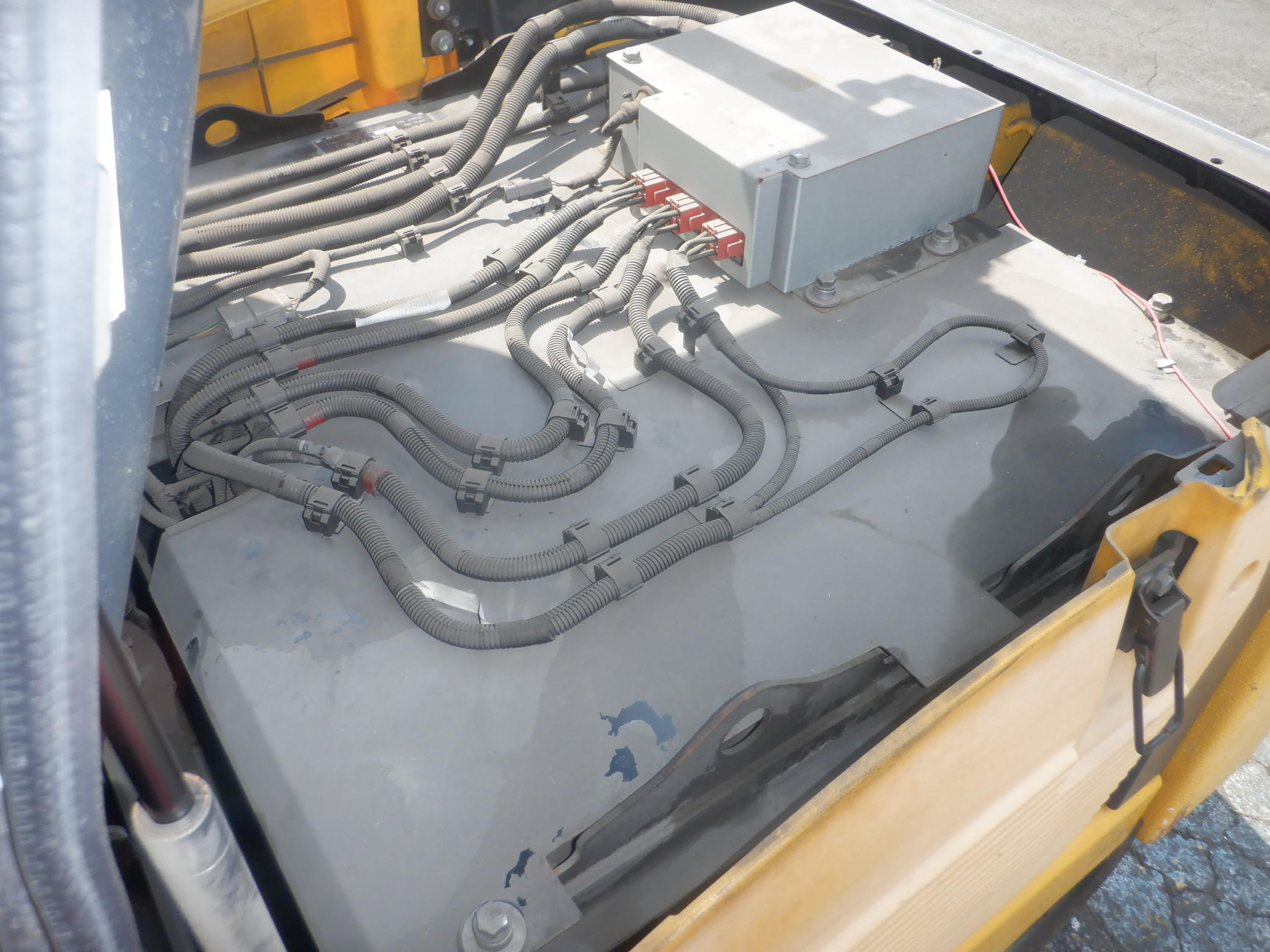 XE NÂNG ĐIỆN KOMATSU FE25-1 300431