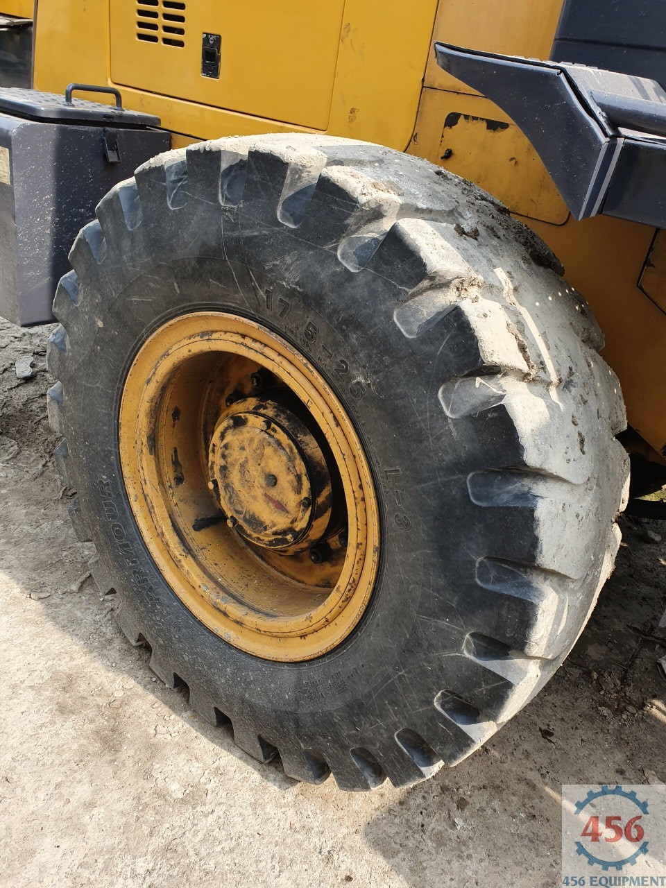 BÁN XÚC LẬT CŨ GẦU 1,7 KHỐI XCMG LW300F ĐỜI 2013