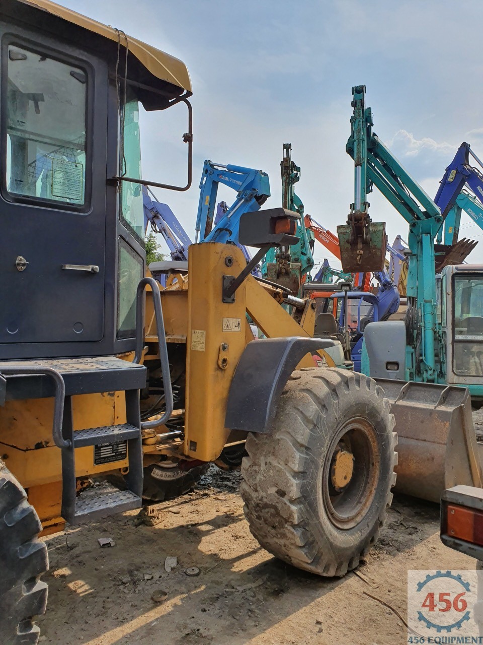 BÁN XÚC LẬT CŨ GẦU 1,7 KHỐI XCMG LW300F ĐỜI 2013