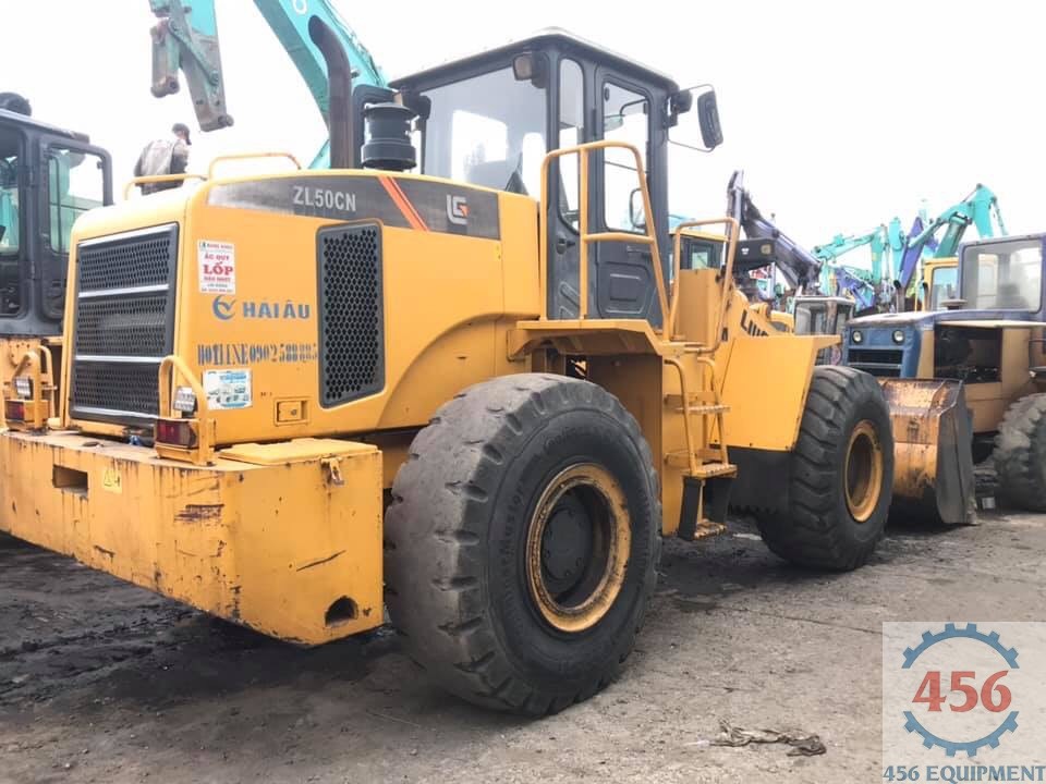 XÚC LẬT CŨ LIUGONG 50CN GẦU 3 KHỐI CẦN BÁN. SẢN XUẤT 2015.
