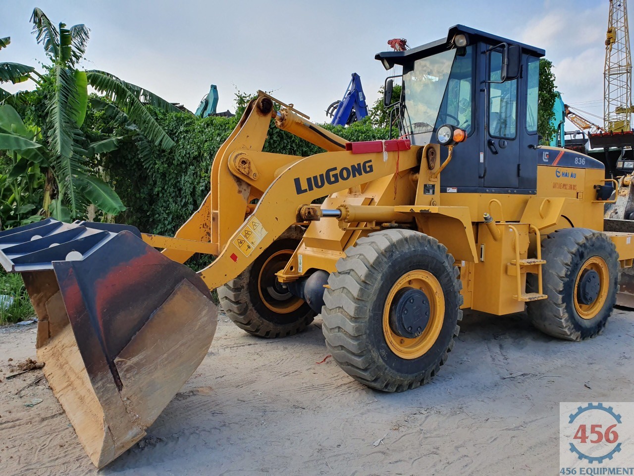 BÁN MÁY XÚC LẬT CŨ LIUGONG 836 ĐỜI 2017