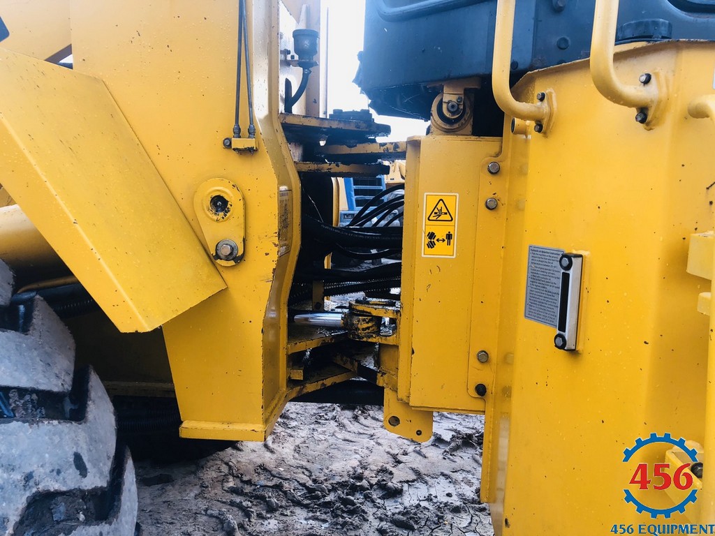BÁN XÚC LẬT CŨ TRUNG QUỐC LIUGONG 855N GẦU 3,6 KHỐI