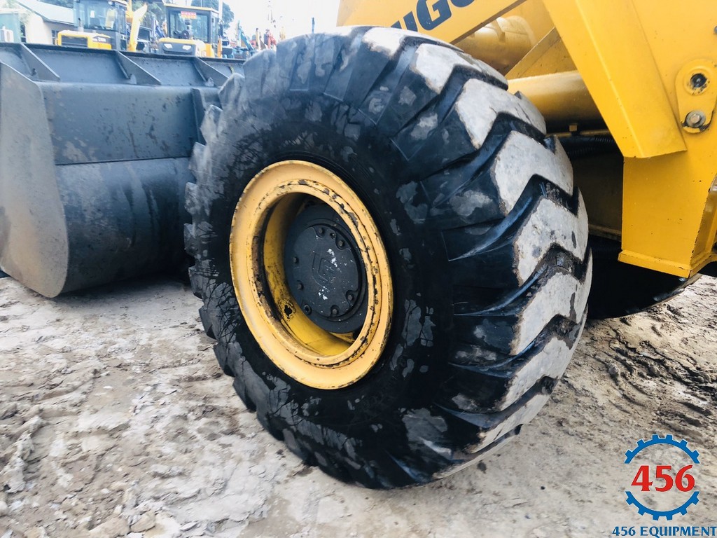 BÁN XÚC LẬT CŨ TRUNG QUỐC LIUGONG 855N GẦU 3,6 KHỐI