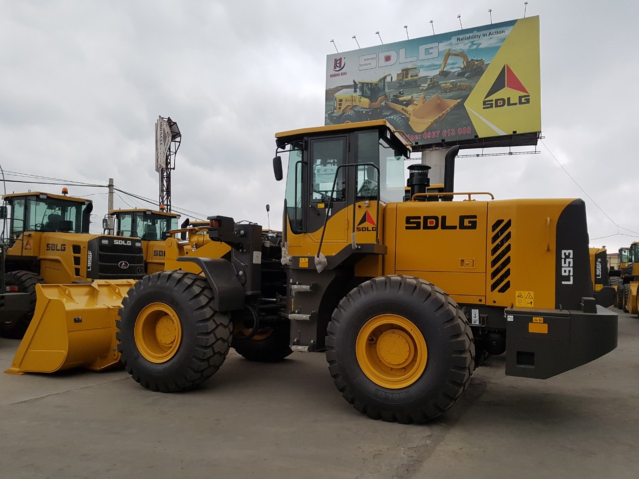 MÁY XÚC LẬT SDLG L953 DUNG TÍCH GẦU 3,2 M3. BẢO HÀNH 2 NĂM