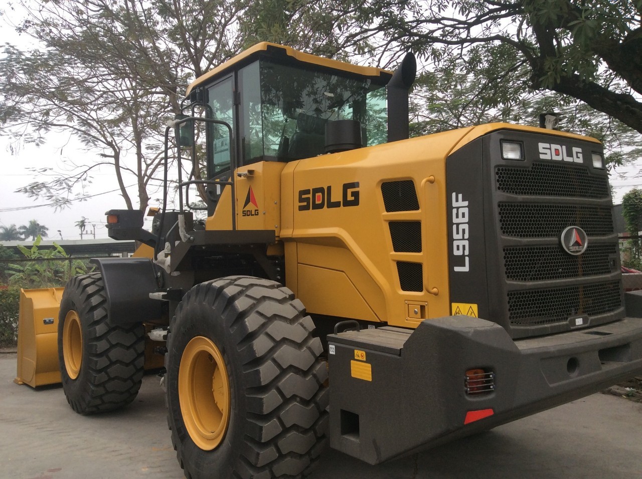 MÁY XÚC LẬT SDLG L956F DUNG TÍCH GẦU 3,6 M3. BẢO HÀNH 2 NĂM