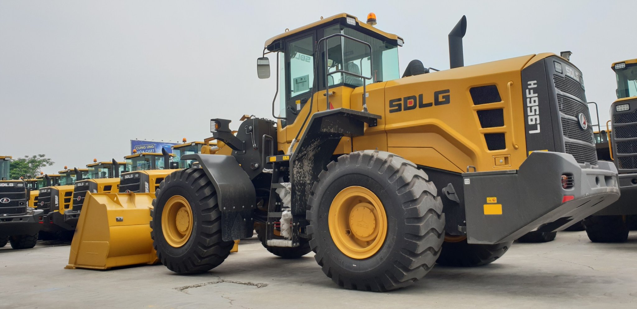 MÁY XÚC LẬT SDLG L956FH DUNG TÍCH GẦU 4,2 -4,5  M3. BẢO HÀNH 2 NĂM