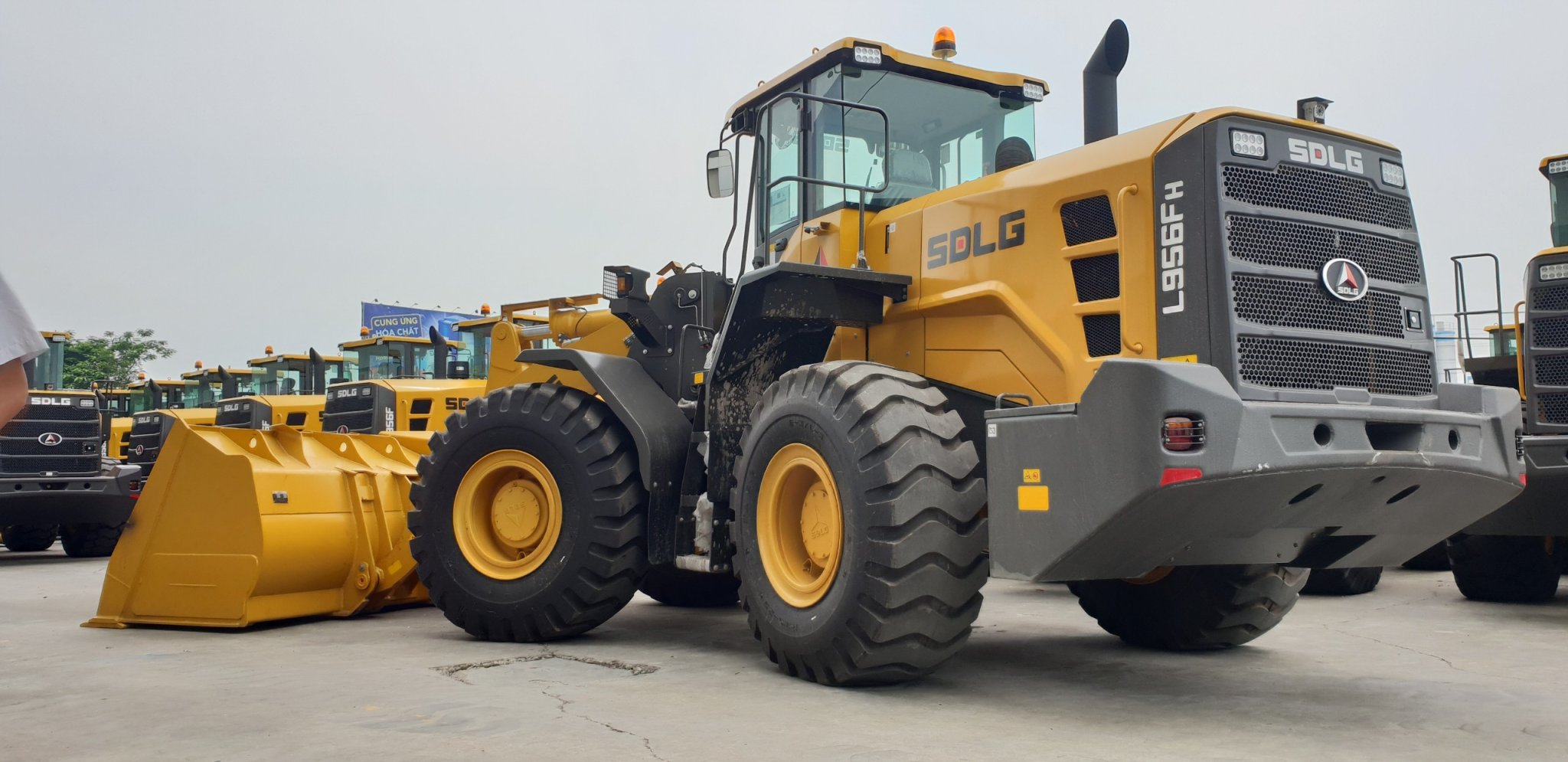 MÁY XÚC LẬT SDLG L956FH DUNG TÍCH GẦU 4,2 -4,5  M3. BẢO HÀNH 2 NĂM