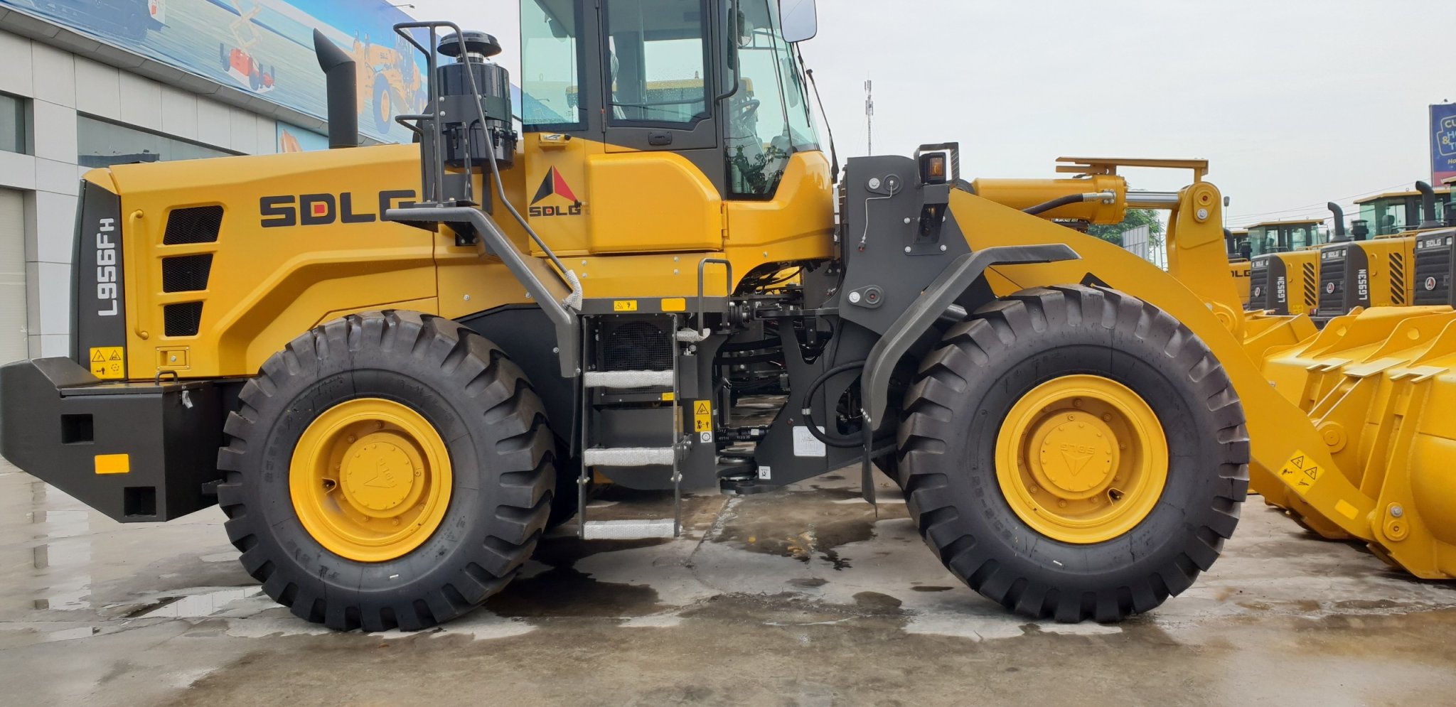 MÁY XÚC LẬT SDLG L956FH DUNG TÍCH GẦU 4,2 -4,5  M3. BẢO HÀNH 2 NĂM