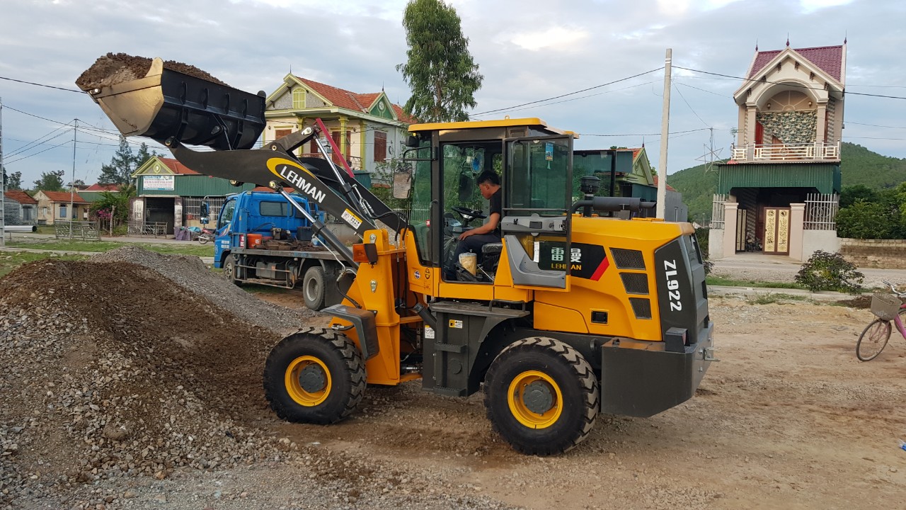 Bán Máy xúc lật nhỏ gầu 0,8 khối Lehman 922. Giá rẻ nhất