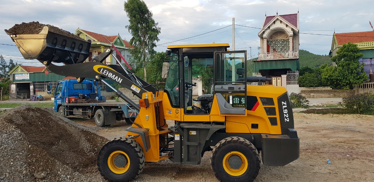 Bán Máy xúc lật nhỏ gầu 0,8 khối Lehman 922. Giá rẻ nhất