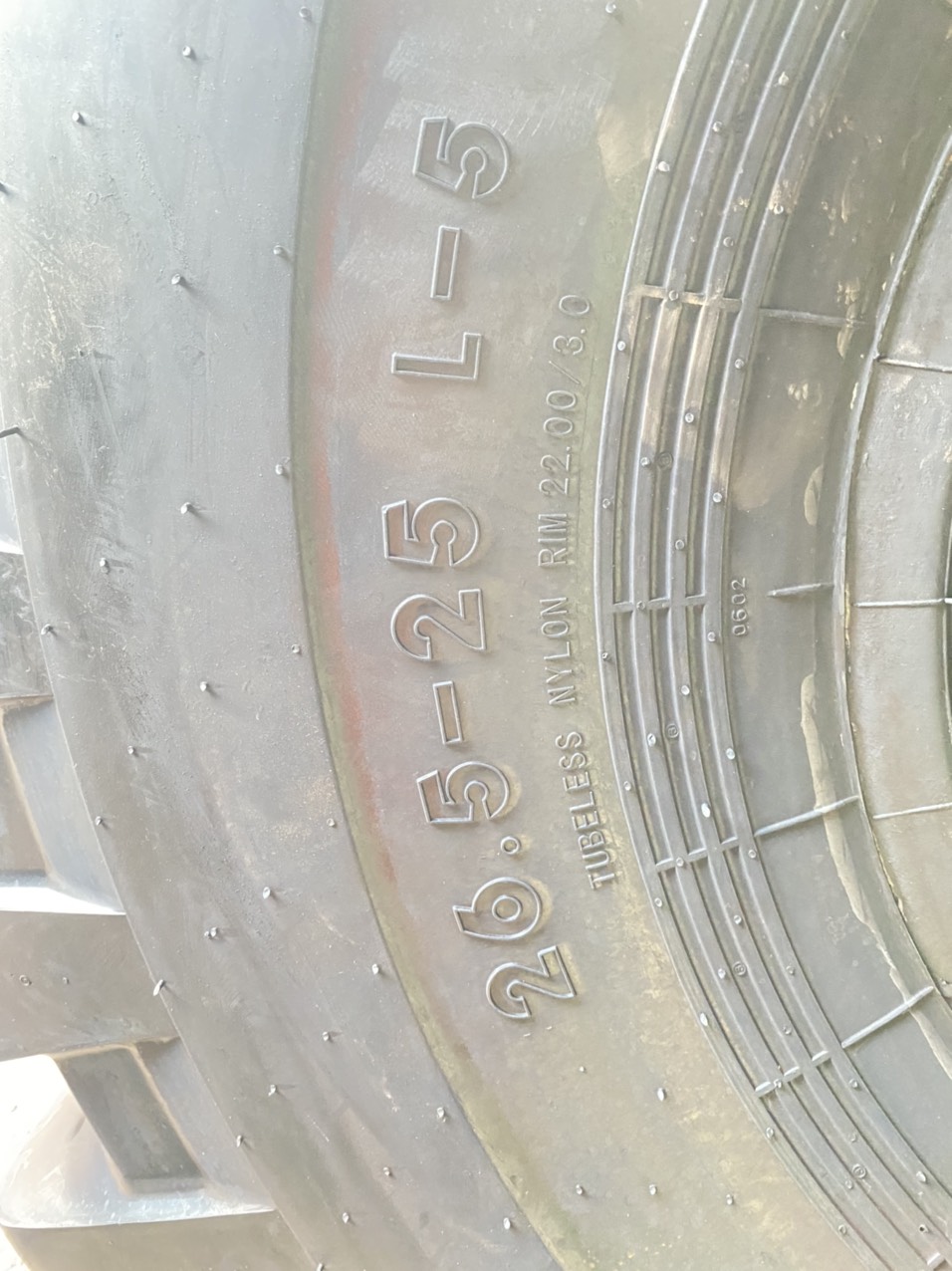 Lốp bán đặc ARMOUR 26.5-25 L5 siêu bền, siêu chịu tải