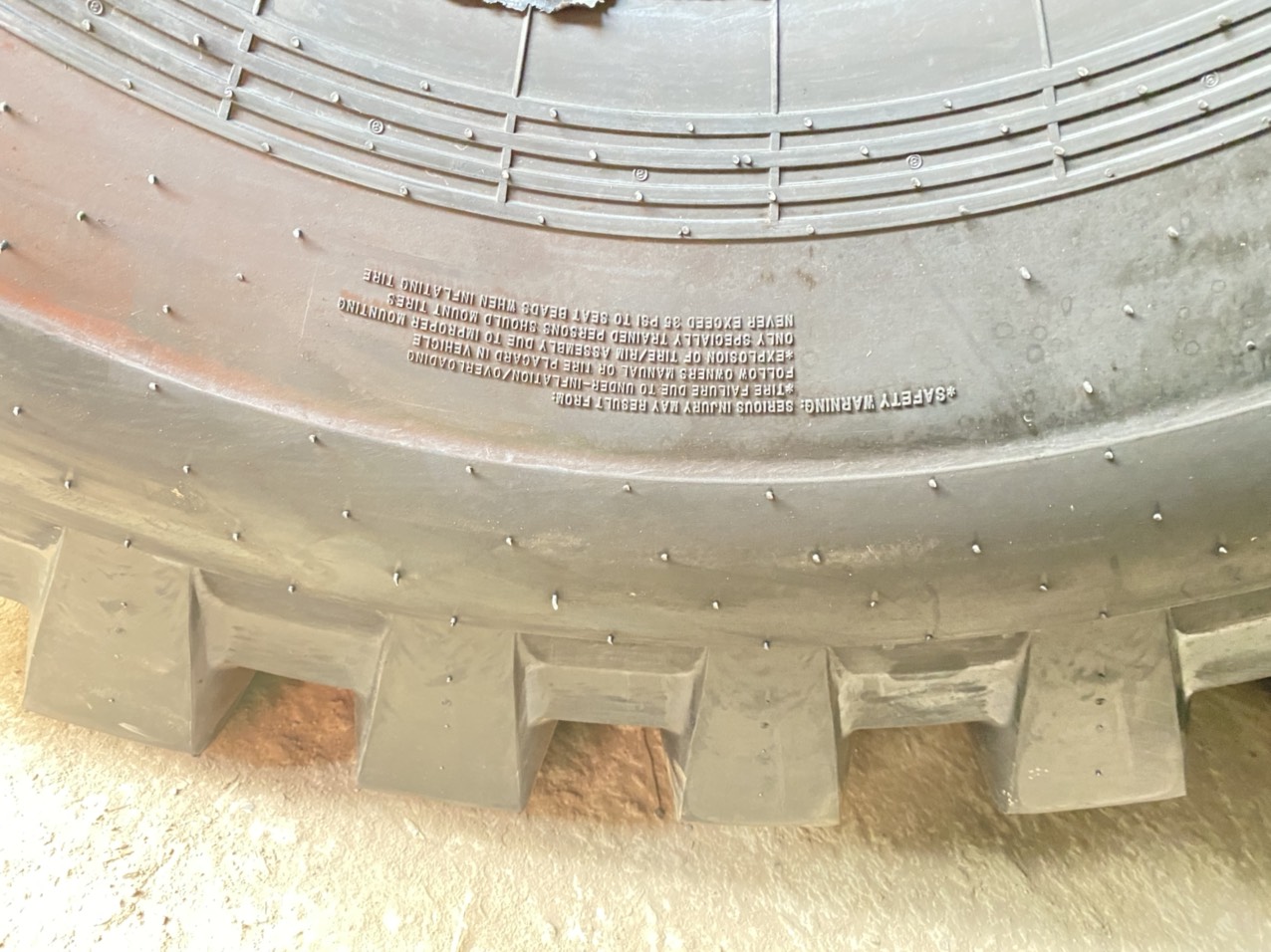 Lốp bán đặc ARMOUR 26.5-25 L5 siêu bền, siêu chịu tải