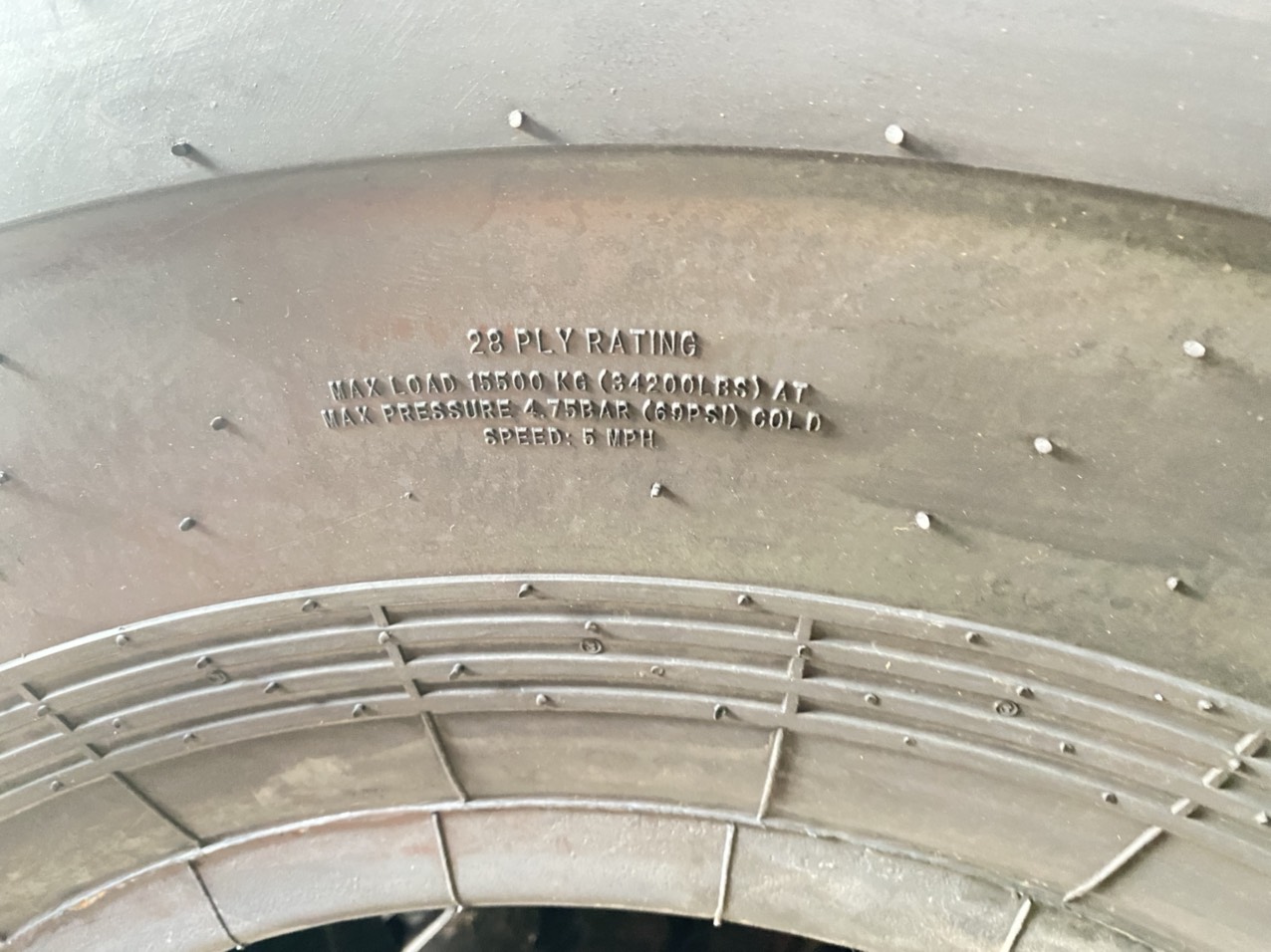 Lốp bán đặc ARMOUR 26.5-25 L5 siêu bền, siêu chịu tải