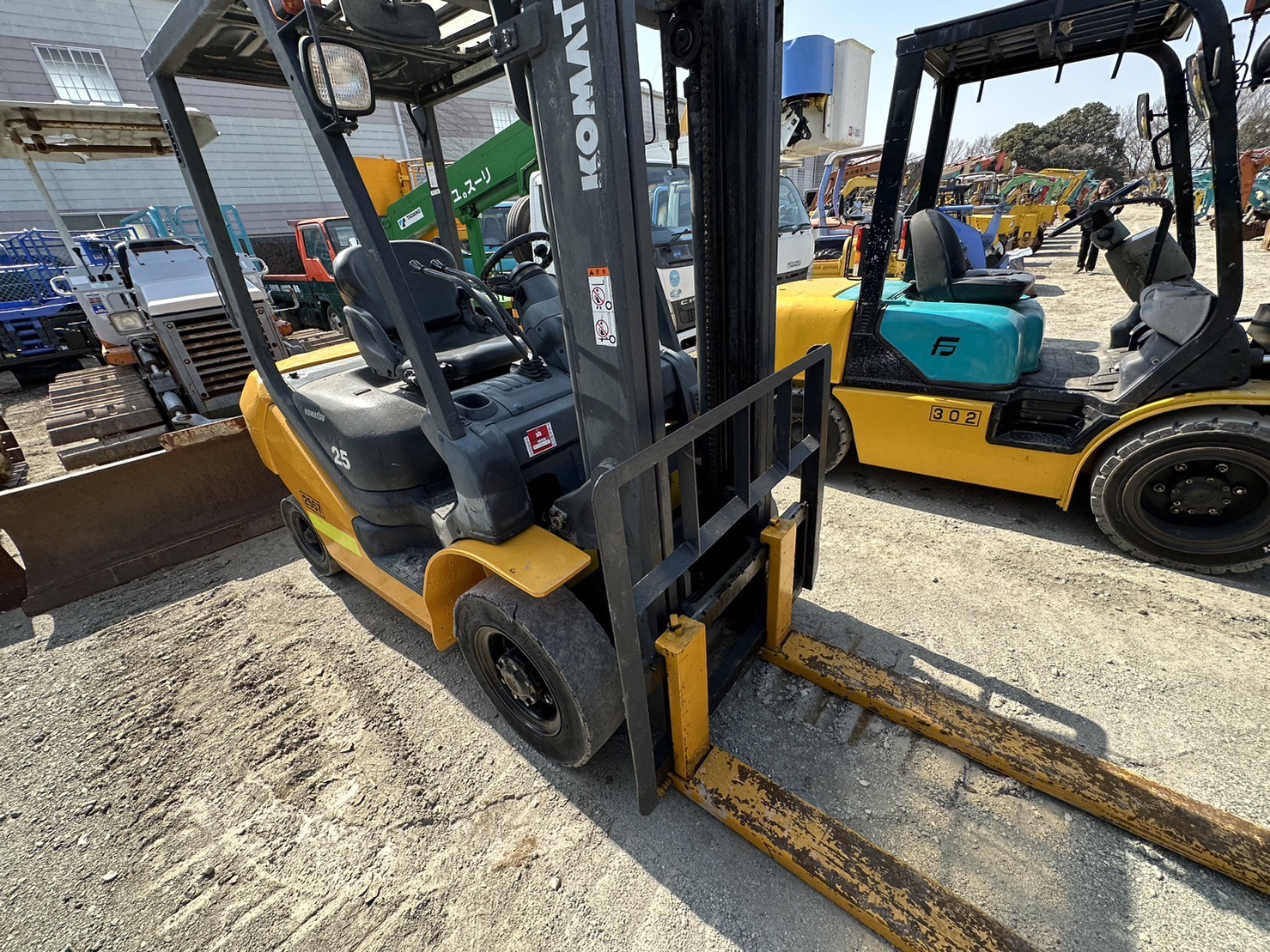 XE NÂNG KOMATSU FD25T-17 337070 LH:096.235.1368