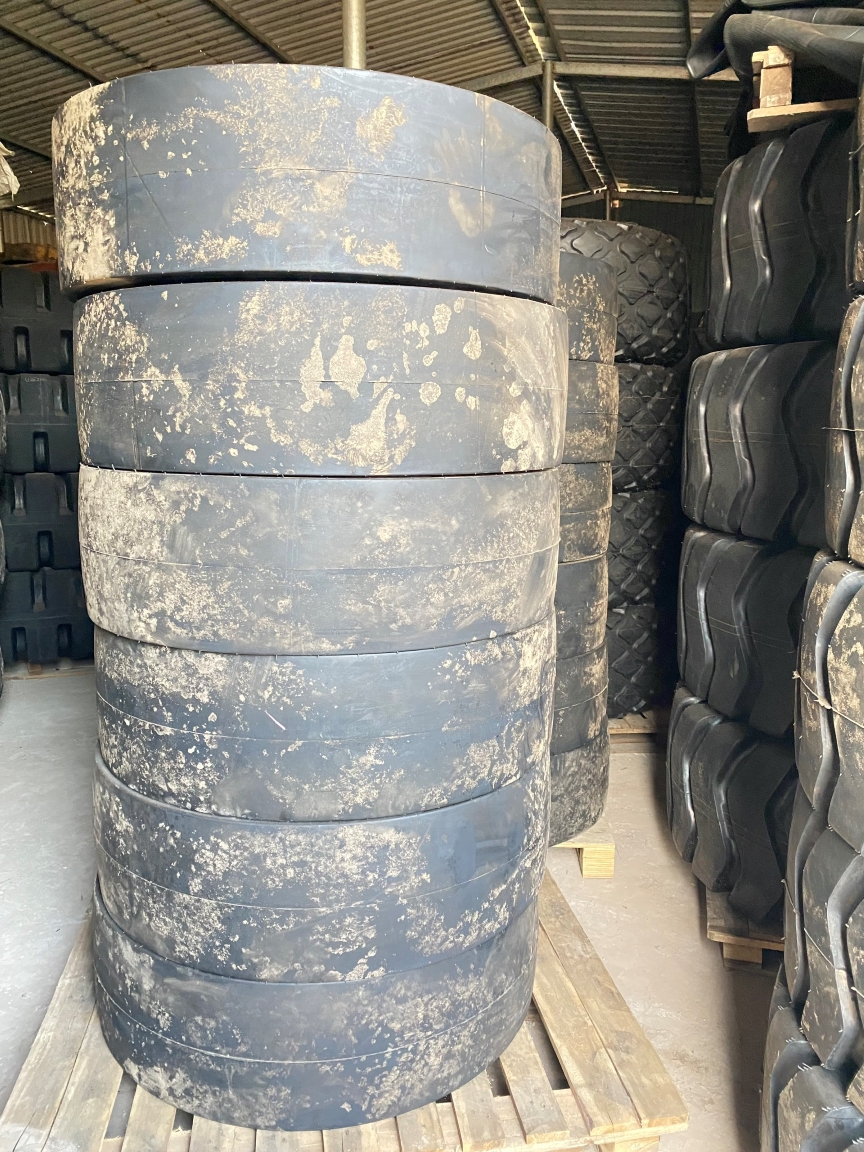 Lốp lu thảm 13/80-20 chính hãng ARMOUR  lắp lu XCMG, LIUGONG