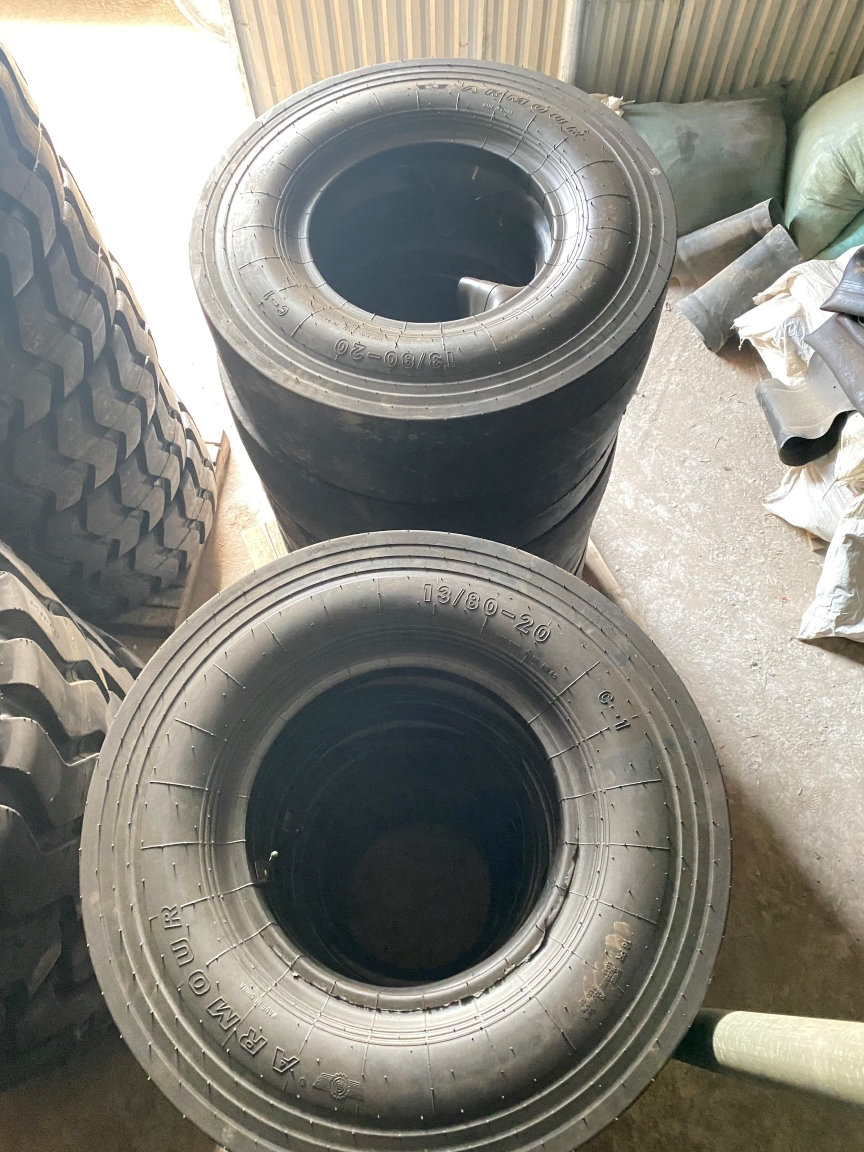Lốp lu thảm 13/80-20 chính hãng ARMOUR  lắp lu XCMG, LIUGONG