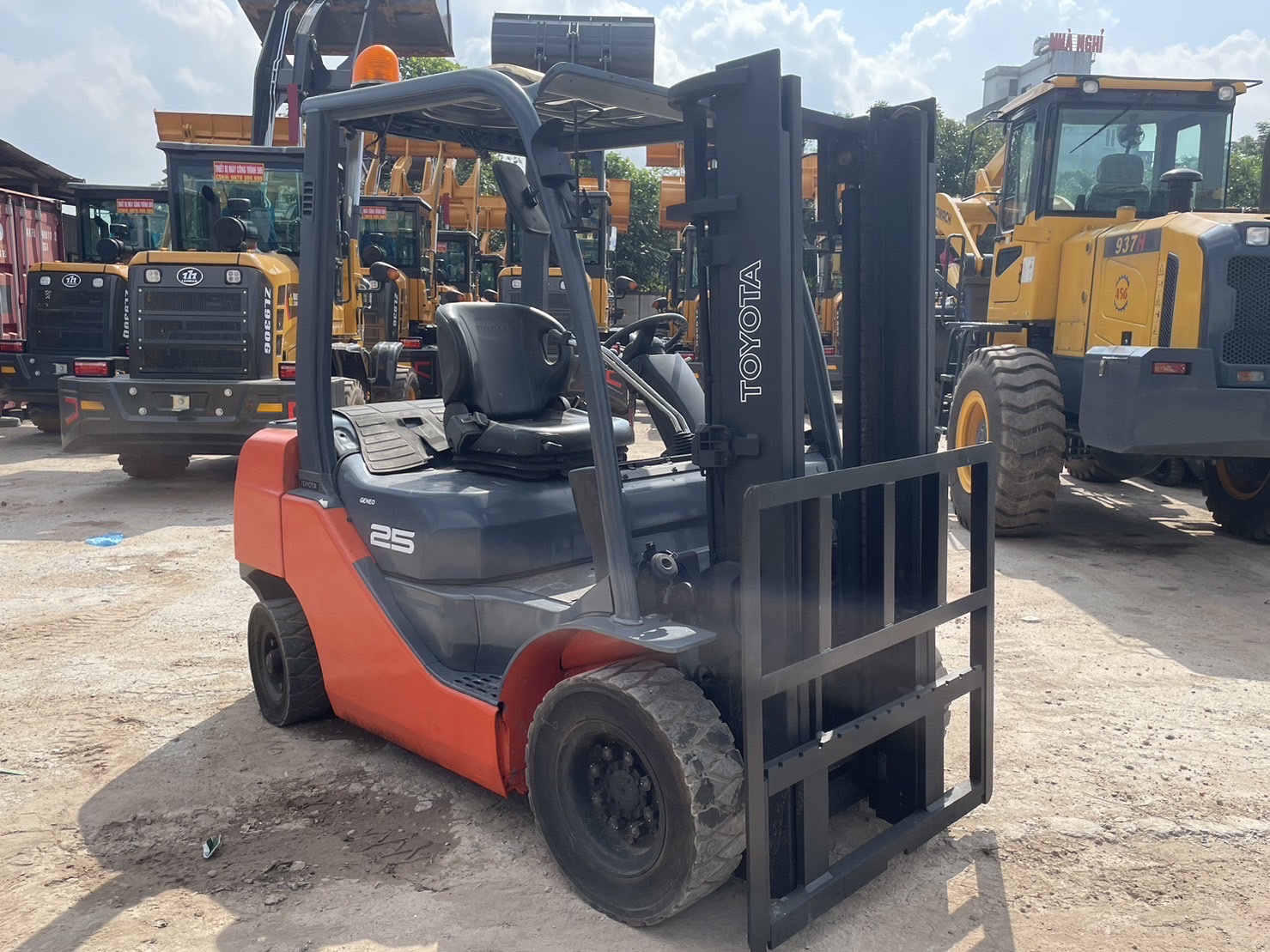 XE NÂNG DẦU TOYOTA 52-8FD25 40128 LH:096.235.1368