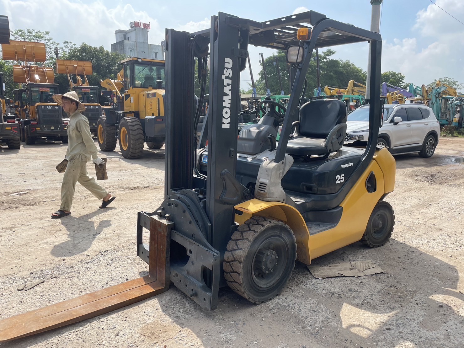 XE NÂNG DẦU KOMATSU FD25T-17 319494 LH:096.235.1368