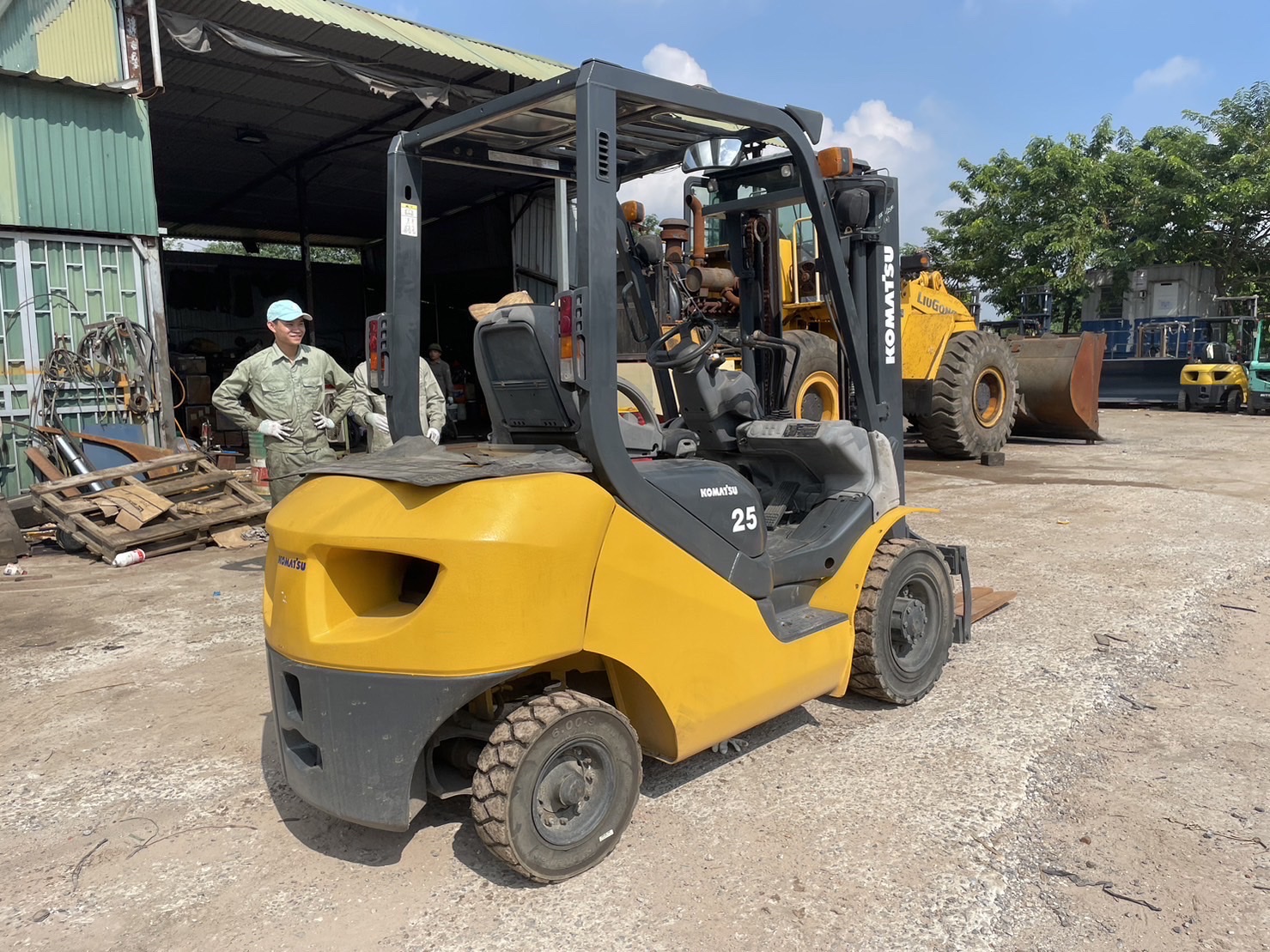 XE NÂNG DẦU KOMATSU FD25T-17 319494 LH:096.235.1368