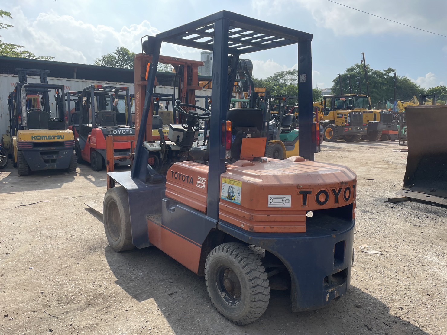 XE NÂNG DẦU TOYOTA 5FD25 Hotline: 096.235.1368