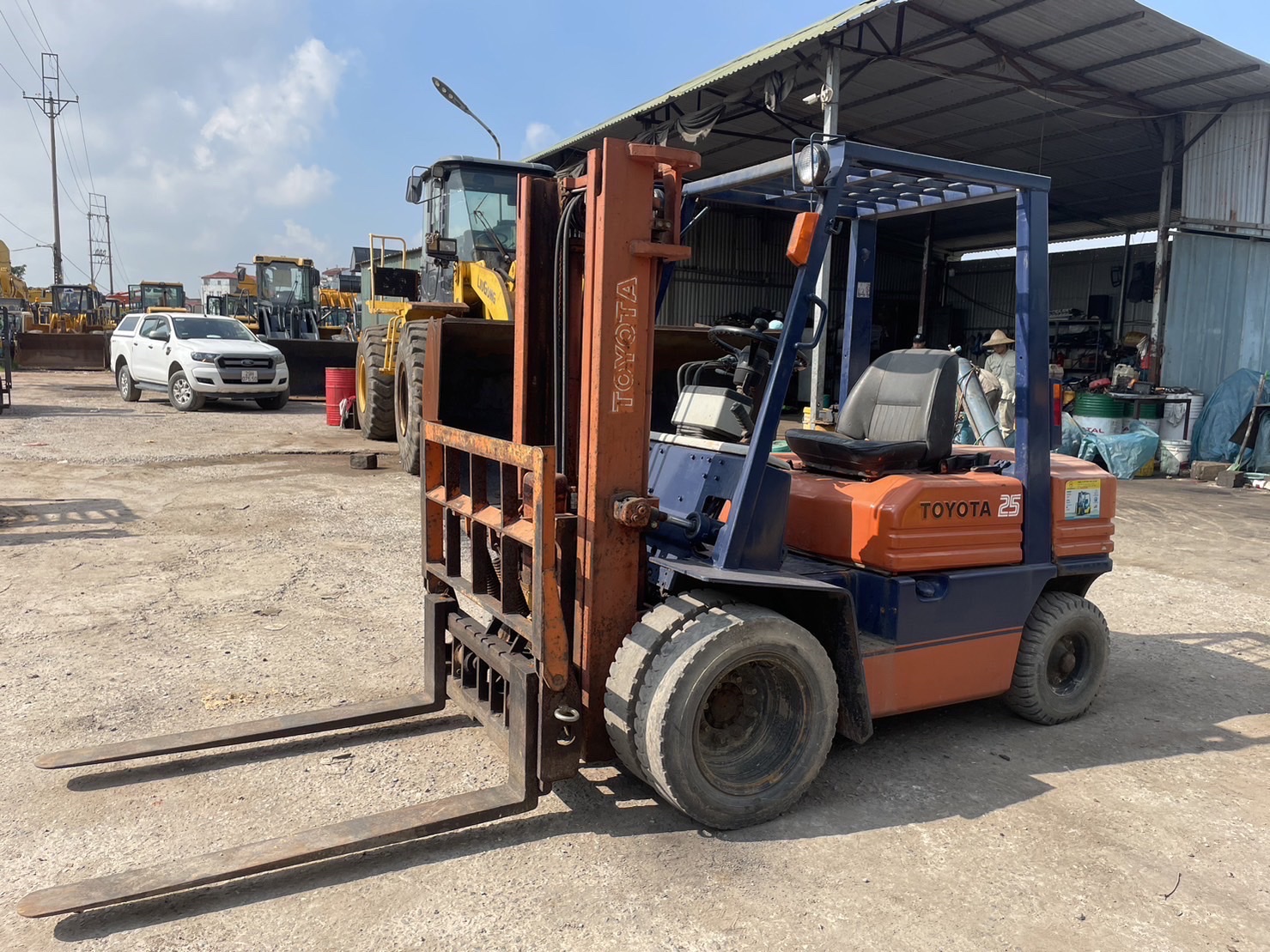 XE NÂNG DẦU TOYOTA 5FD25 Hotline: 096.235.1368