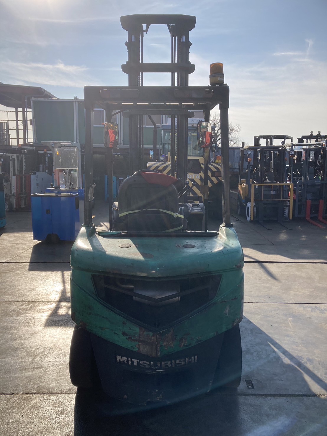 XE NÂNG DẦU MITSUBISHI FD25T F18C-51505  LH:096.235.1368