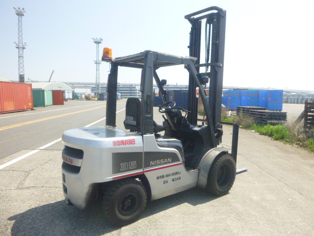 XE NÂNG DẦU NISSAN  YG1F2A35 002456  LH:096.235.1368