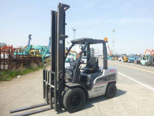 XE NÂNG DẦU NISSAN  YG1F2A35 002456  LH:096.235.1368