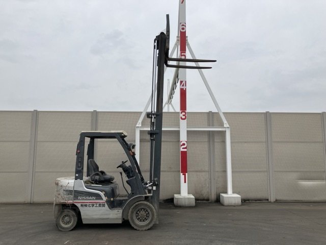 XE NÂNG DẦU NISSAN Y1F2M20 003596