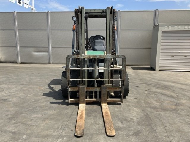 XE NÂNG DẦU NISSAN YL02M25 003702