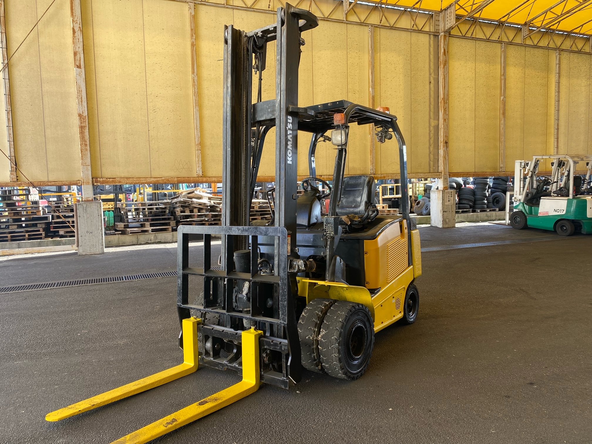 XE NÂNG ĐIỆN KOMATSU FE25H-1 306528