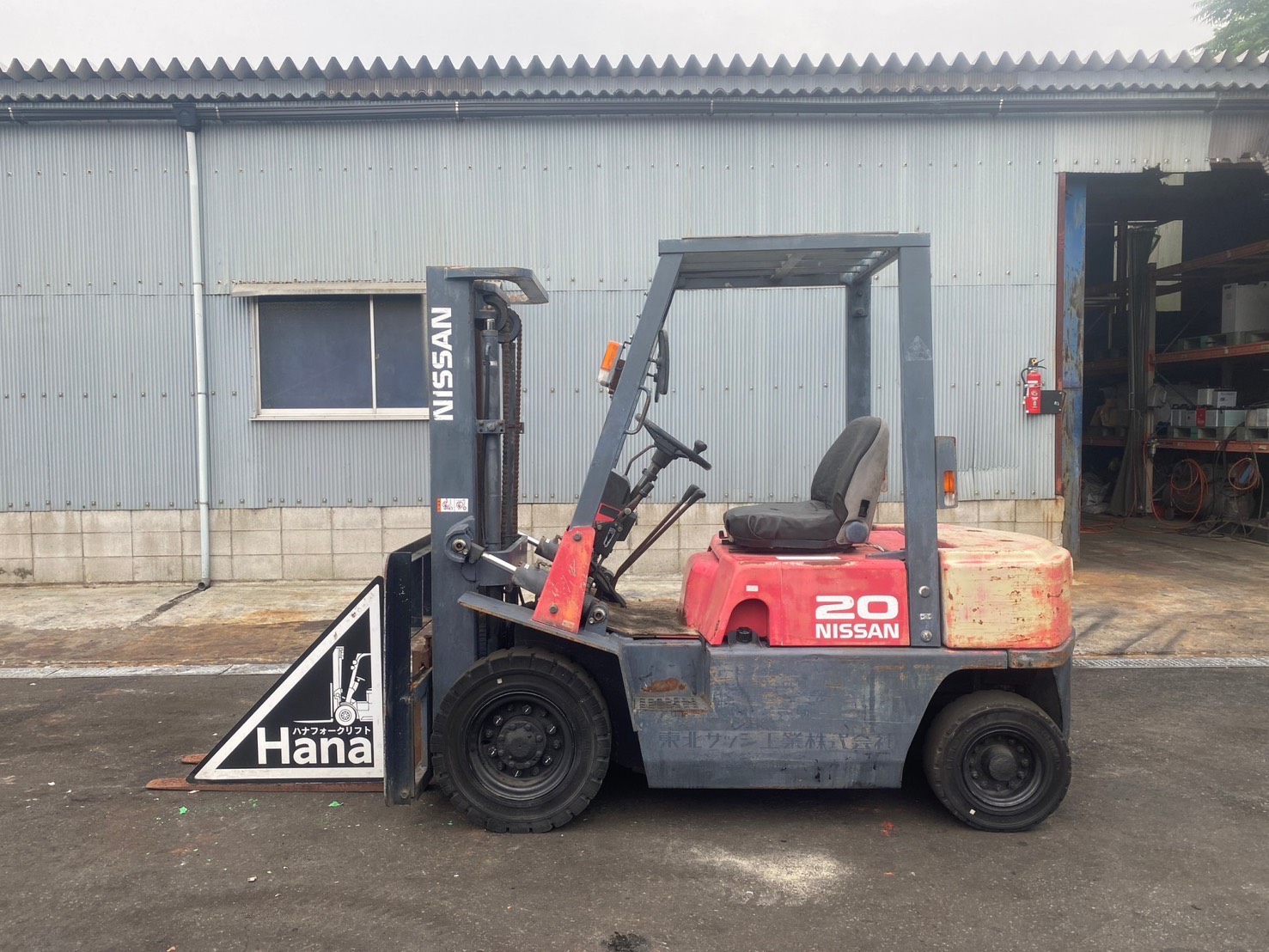 Xe nâng 2 tấn giá rẻ NISSAN FJ02M20 số sàn Nhật bãi