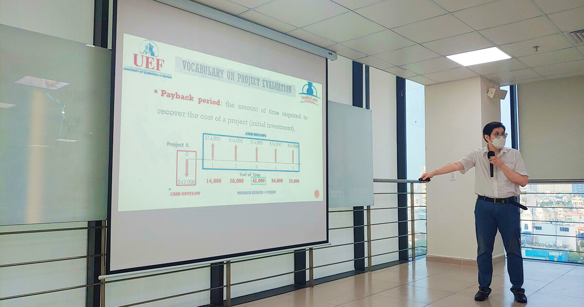 NCS. TS. TRẦN LÊ KHANG CHIA SẺ TRONG BUỔI TIẾNG ANH CHUYÊN NGÀNH TẠI TRƯỜNG ĐẠI HỌC KINH TẾ - TÀI CHÍNH (UEF)