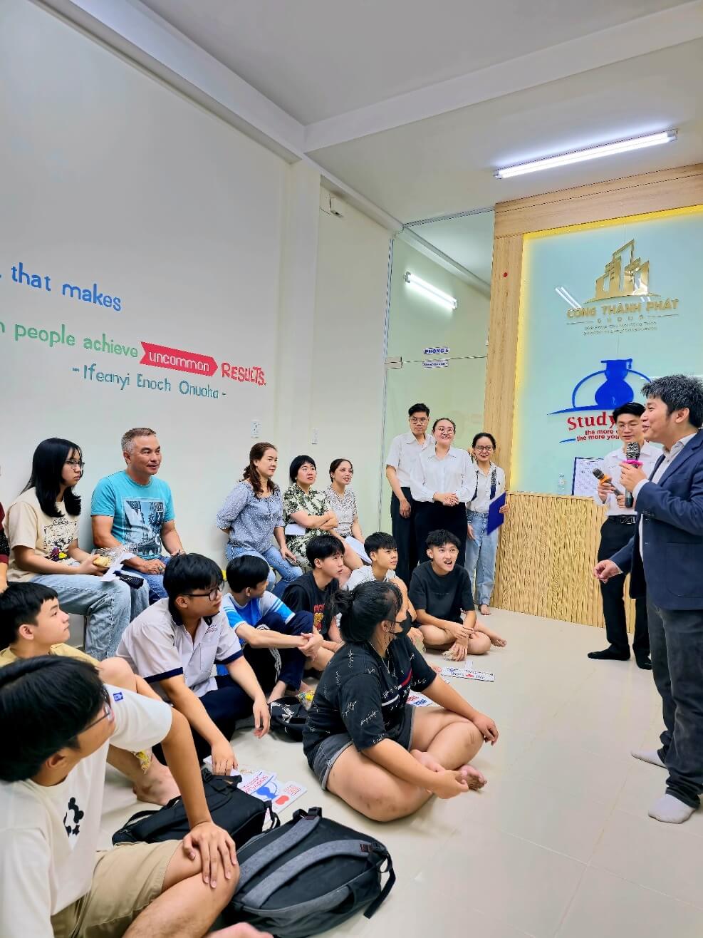 TS. Nguyễn Công Thành chia sẻ trong Sự kiện tư vấn chọn trường