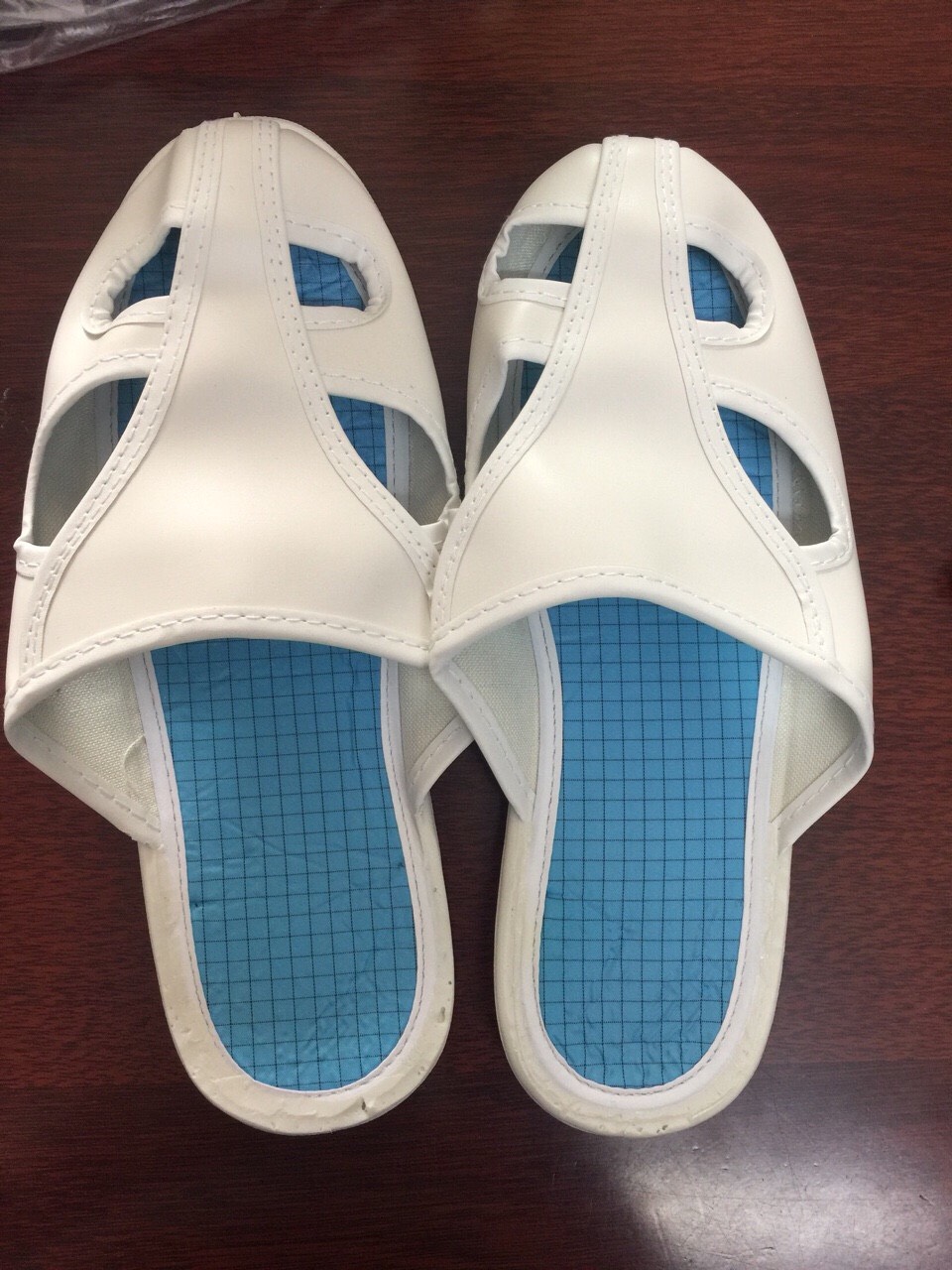 Dép phòng sạch 4 lỗ Linkworld và những điểm nổi bật, bạn đã biết chưa?