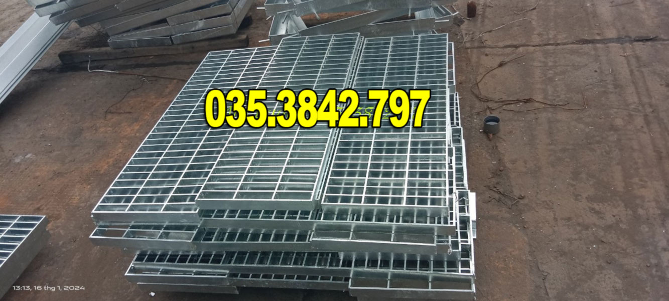 Kích thước 1000x300x30 mm tấm sàn grating thép mạ kẽm