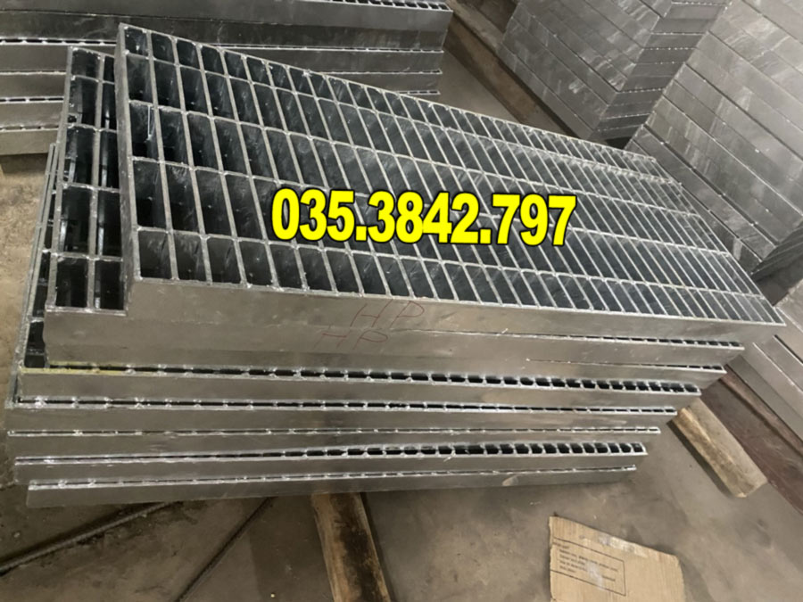 tam-san-grating-thep-ma-kem-kich-thuoc-1000x400mm