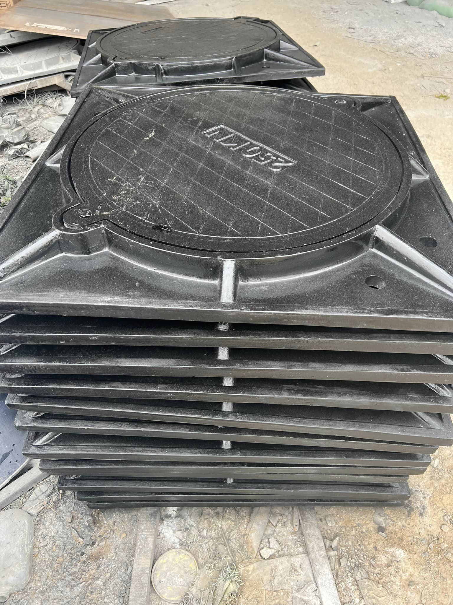 Nắp hố ga composite | Khung vuông âm | có bản lề