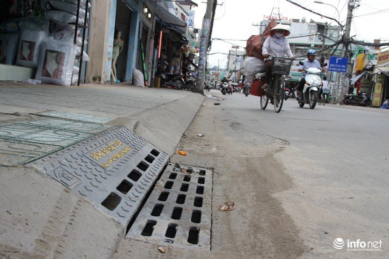 Bó Vỉa Gang Cầu Xiên - Đứng | 1200x610x70mm