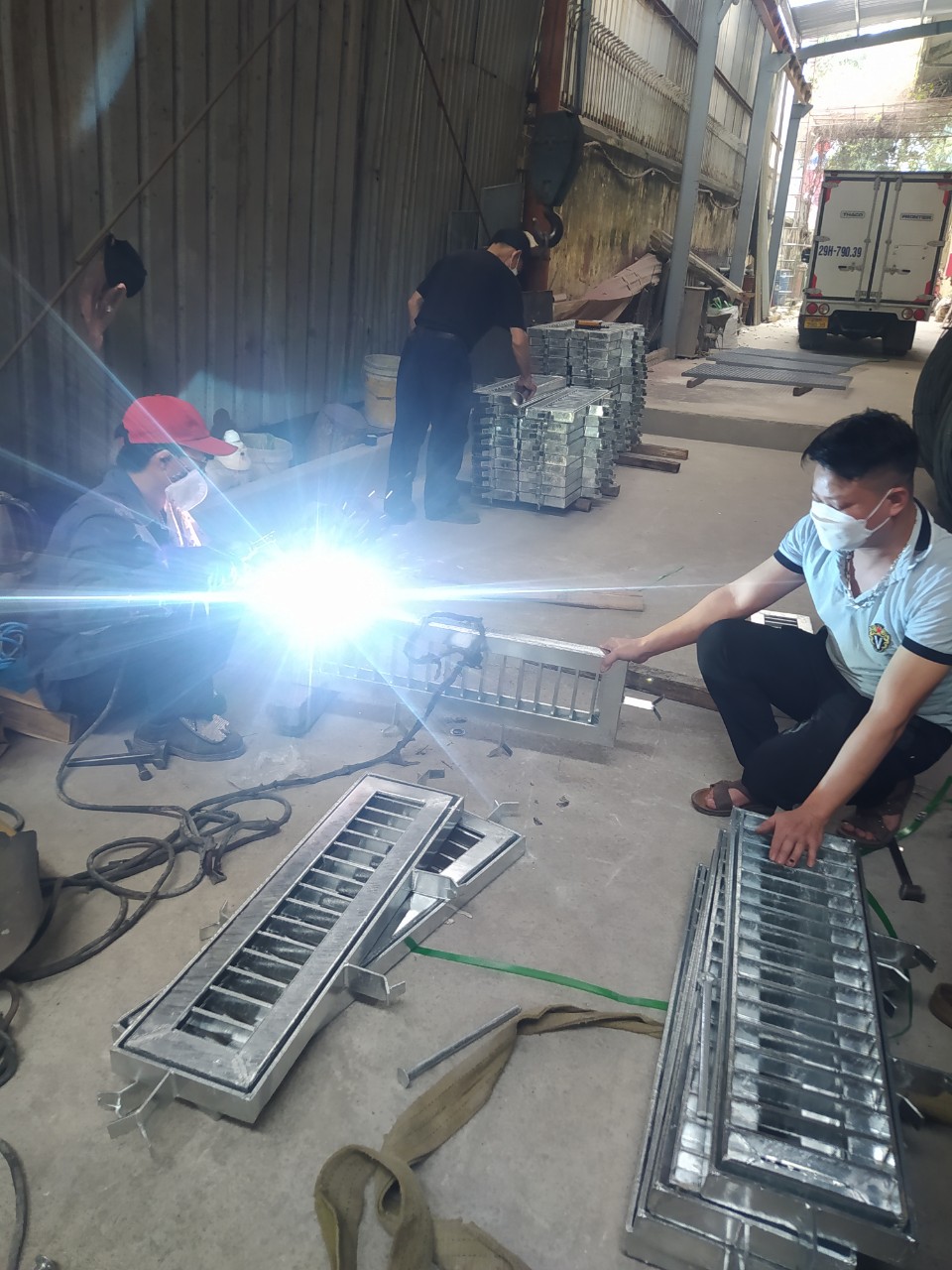 Tấm sàn Grating bằng thép mạ kẽm nhúng nóng - Giá rẻ