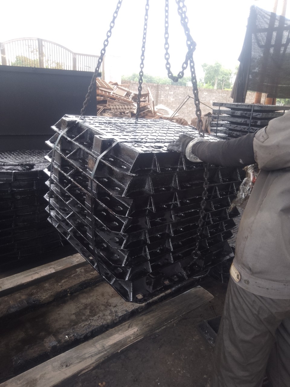 Nắp bể cáp 4 cánh gang cầu 1255x884x80mm