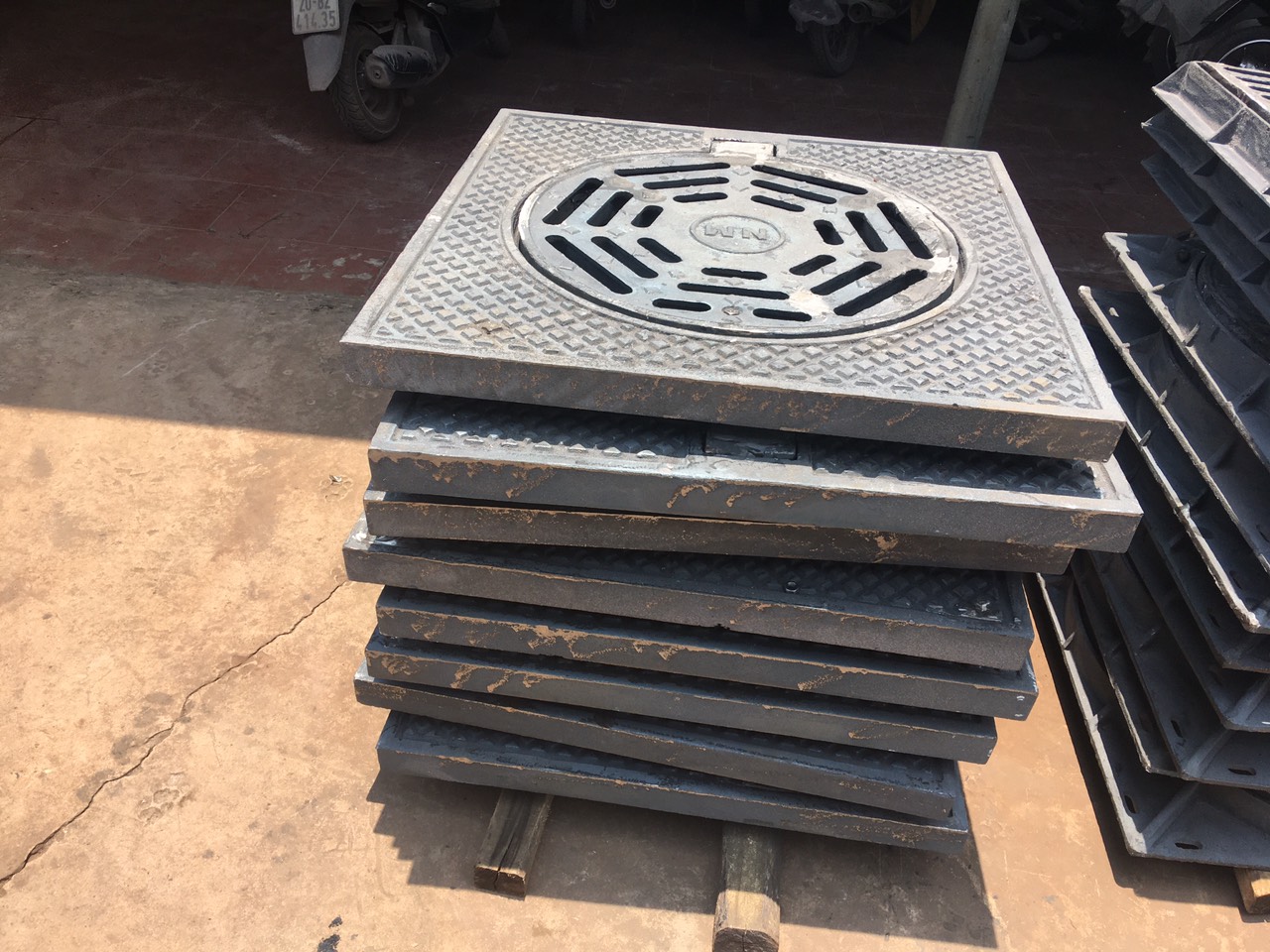 Nắp Hố Ga Thoát Nước | Bán Nắp Hố Ga | Vận Chuyển Tận Nơi Miễn Phí