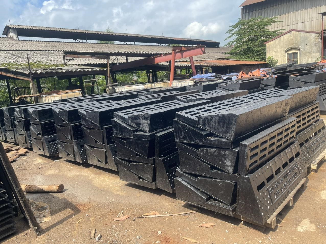 Bó Vỉa Gang Cầu Xiên - Đứng | 1200x610x70mm