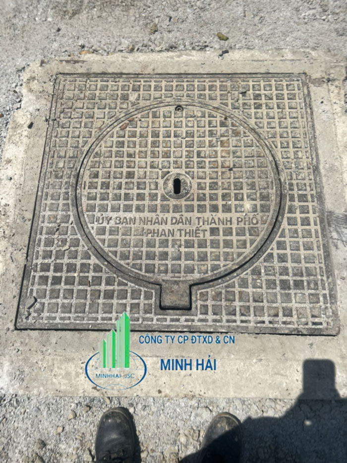 Nắp Hố Ga Gang 900x900 Khung Dương: Số 1 Về Chất Lượng Và Thẩm Mỹ!