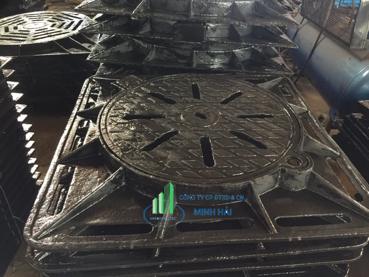 Nắp Hố Ga Thoát Nước 800x800 Gang Cầu Khung Âm Minh Hải | Báo Giá Mới Nhất 2026